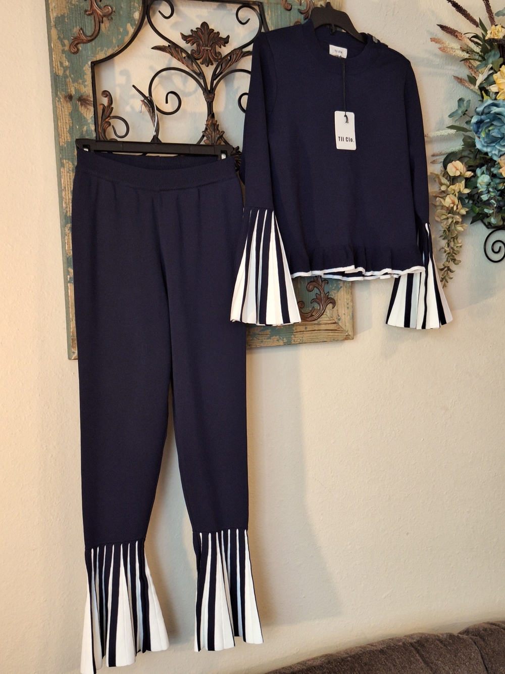 Women's Navy Two-Piece Pantsuit with White Pleated Trim. NWT Size Small